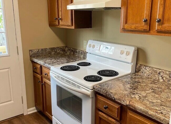 Building Photo - 928 Nottingham Dr