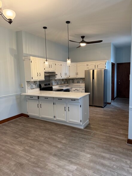 Primary Photo - 501 Russell St