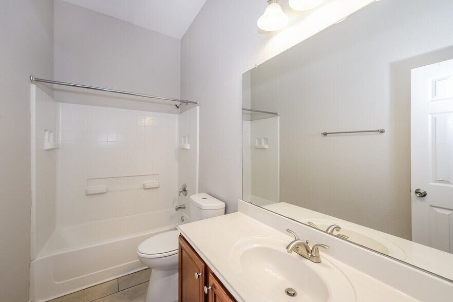 Building Photo - 620 Destin Dr