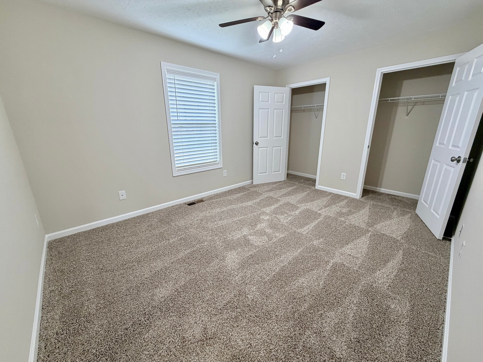 Building Photo - 319 Sandy Ct