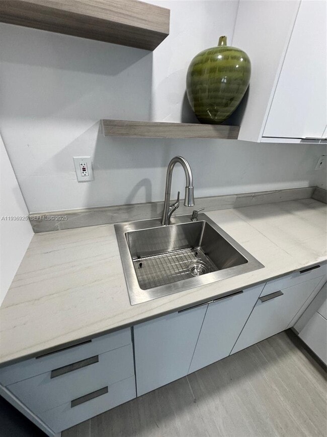 Building Photo - 6920 SW 82nd Ct