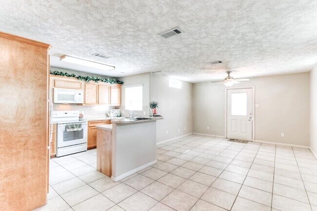 Building Photo - 213 Foster St