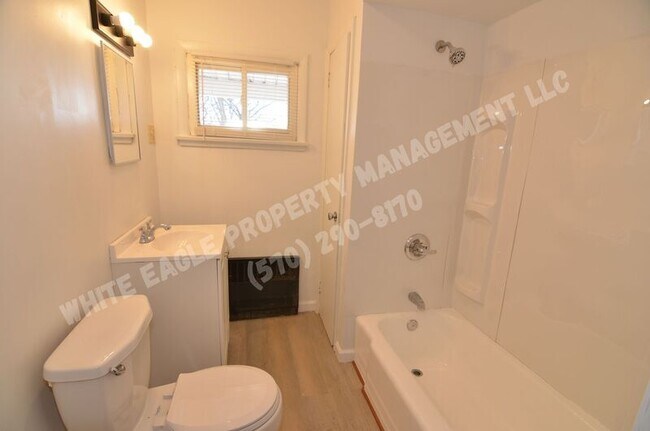 Building Photo - 1508 E Gibson St