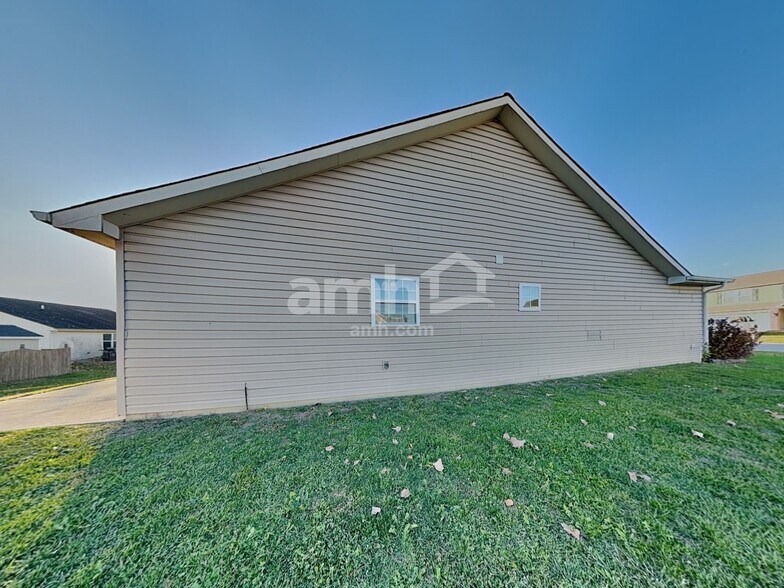 Building Photo - 1438 Dowell St