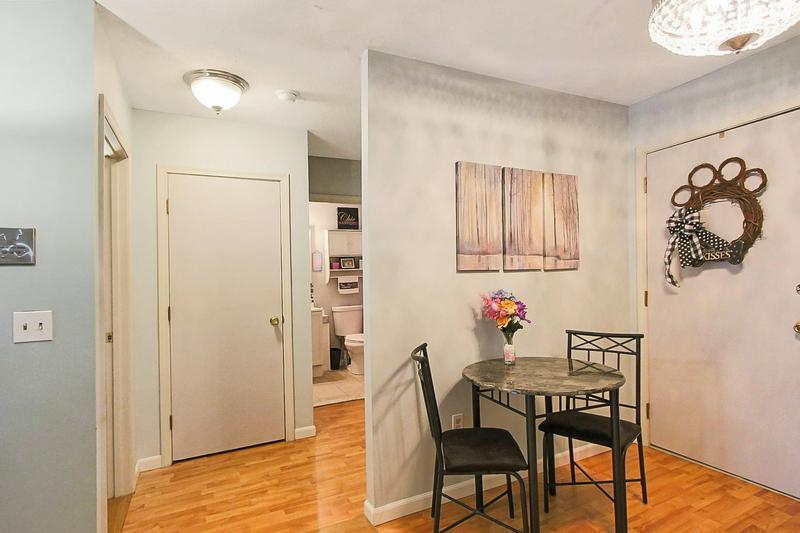 Building Photo - 9 Strawberry Bank Rd