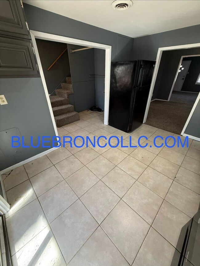 Building Photo - NEWLY REMODELED, great LOCATION, ROOMY layout