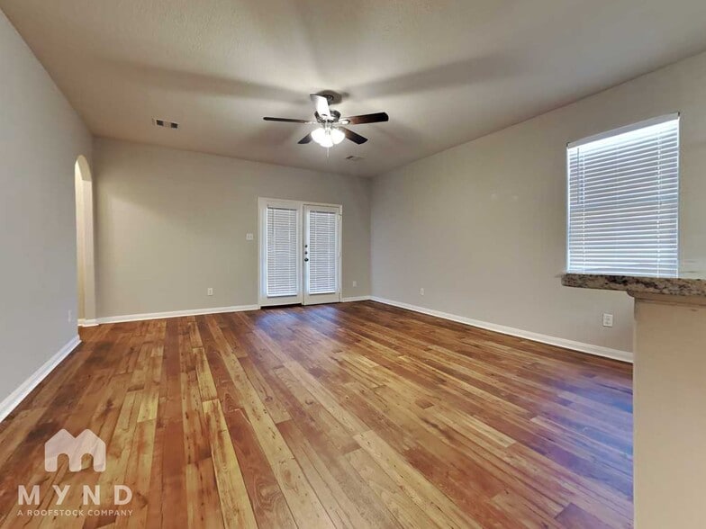 Building Photo - 306 Lazy Pine Ct