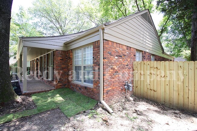 Building Photo - 5127 Kingswood Cir