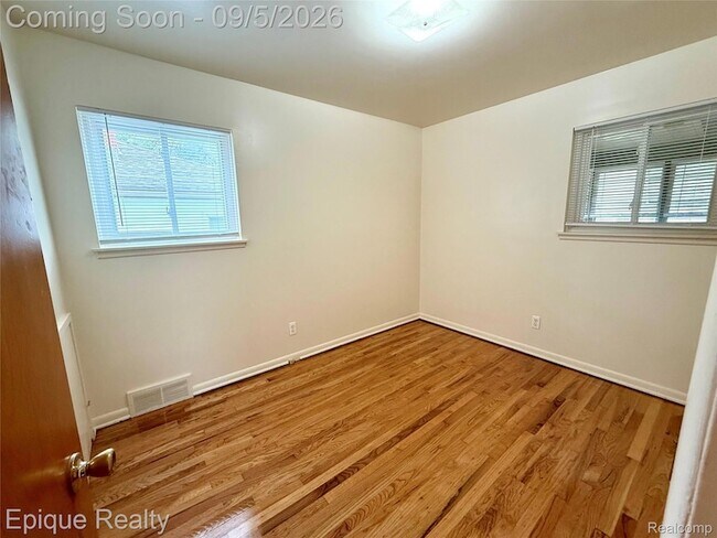 Building Photo - 5627 Clippert St