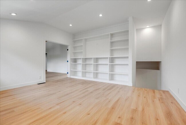 Building Photo - Available Now – Beautiful Carmel Valley Home in Carmel School District