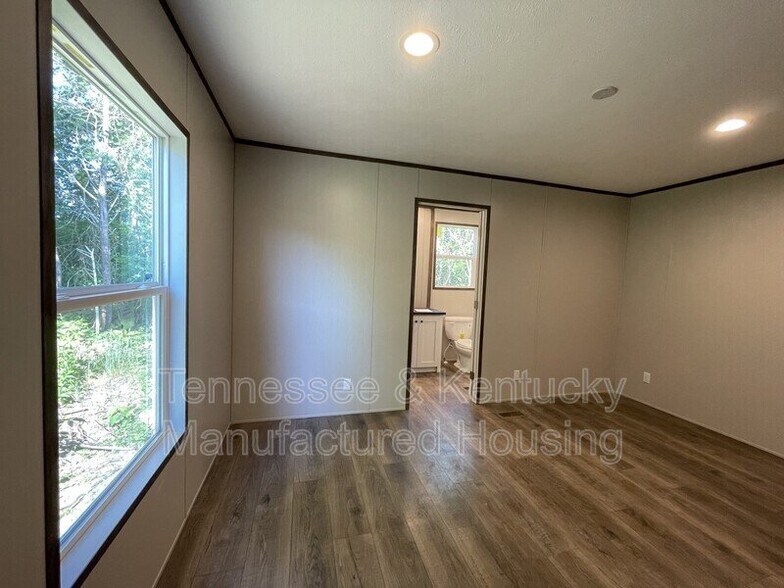 Building Photo - 218 Eller Dr
