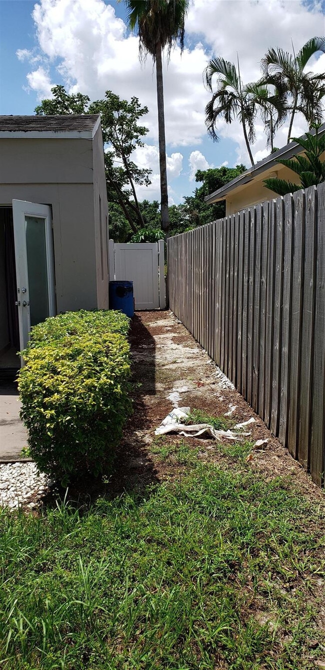 Building Photo - 413 SW 16th St