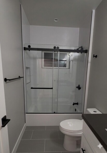 Guest Bath - 2269 Euclid Ave