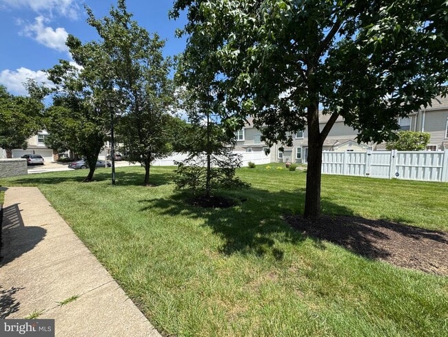 Building Photo - 807 Kirby Way