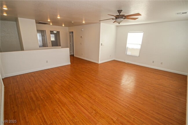 Building Photo - 132 Cadrow Castle Ct