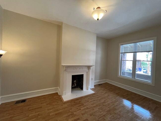 Primary Photo - 350 Ophelia St