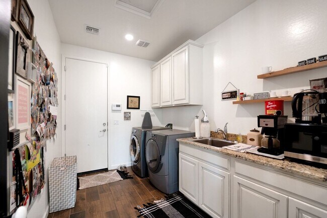 Building Photo - Spacious 4BR House in Cave Creek
