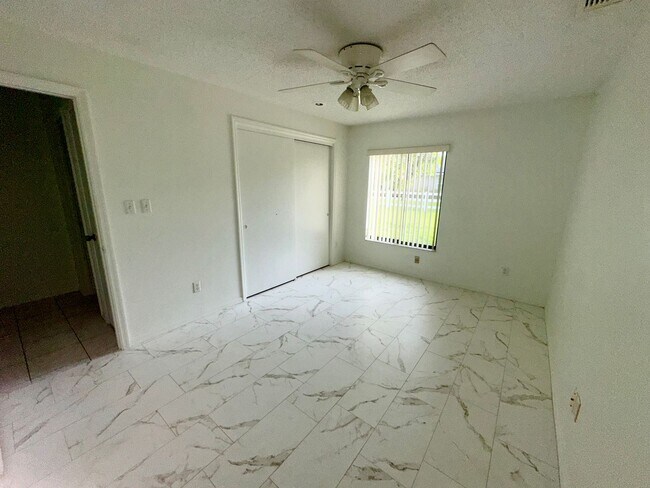 Building Photo - Huge 4/3 home in Lake Mary