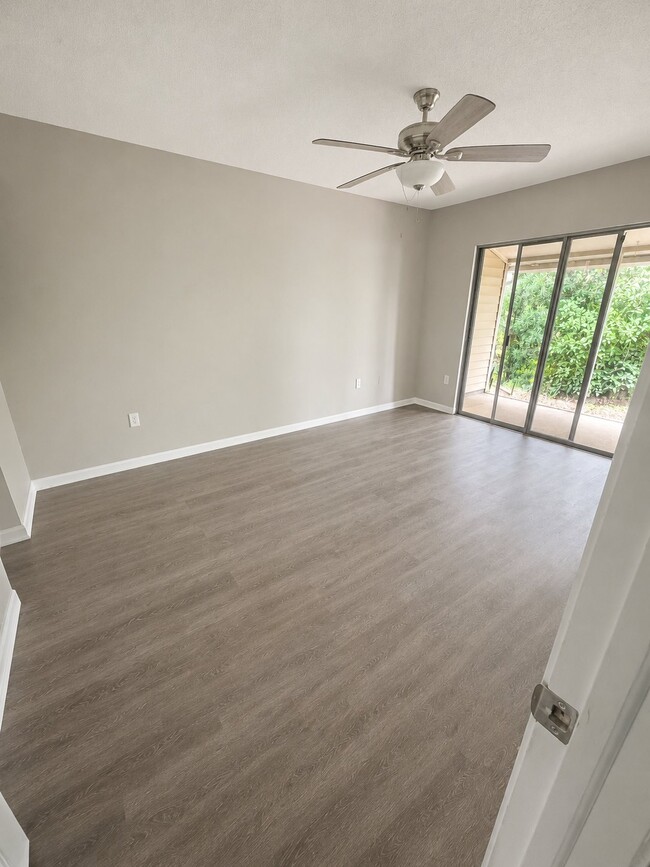 Building Photo - 3174 Beecher Dr E