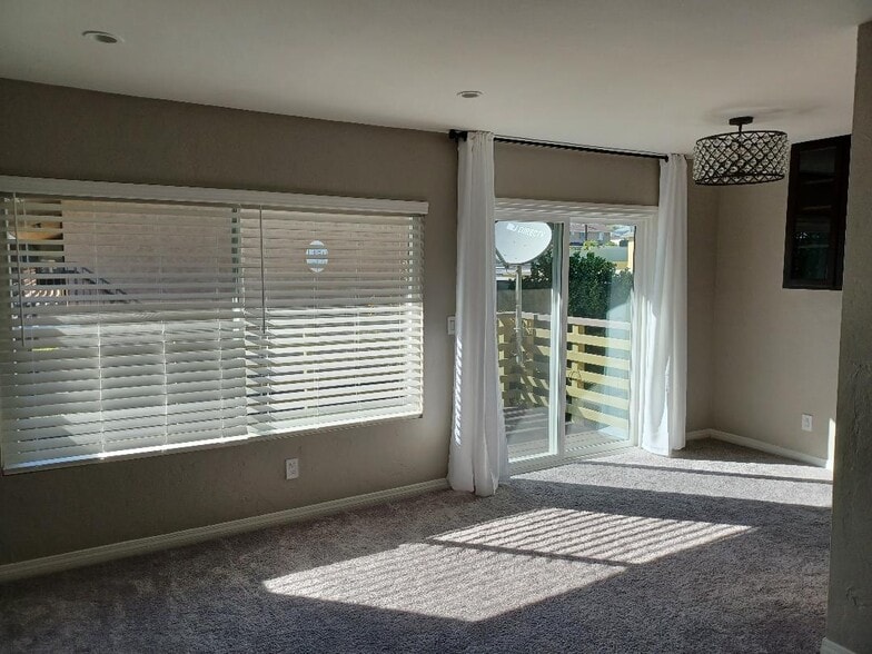 Sliding door to balcony - 1440 Lambert W Rd