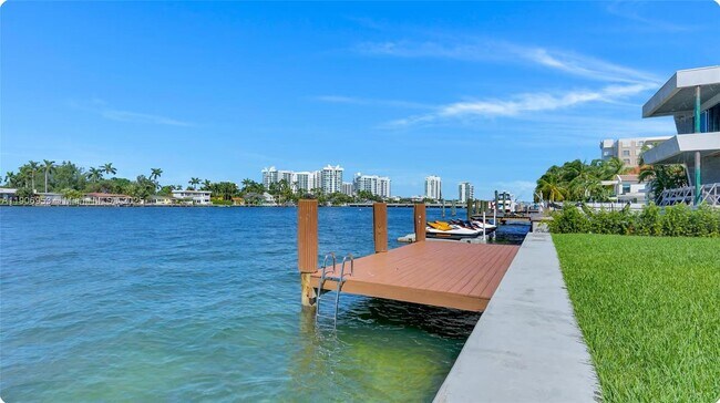 Building Photo - 7536 W Treasure Dr