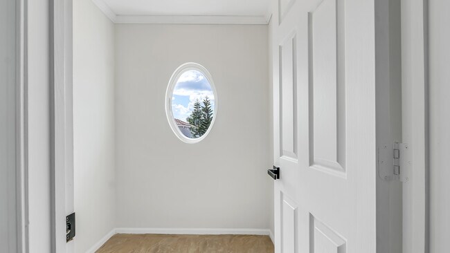 Building Photo - 5611 NW 118th Dr