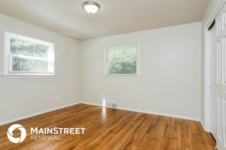 Building Photo - 1455 Broadlawns Ln