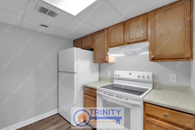 Building Photo - Coming Soon! Newly updated and spacious!