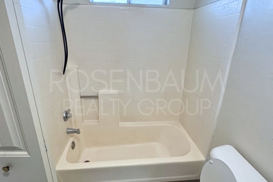 Building Photo - Charming 2-bedrooms, 1-bath upstairs apartment in the heart of Prescott Valley!