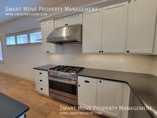 Building Photo - 2463 N Ashgrove Ln