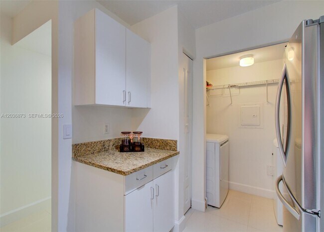 Building Photo - 4824 N State Rd 7