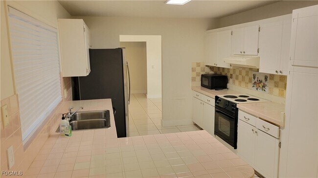 Building Photo - 5638 Riverside Dr