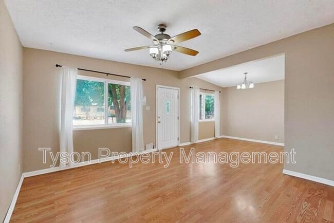 Building Photo - 5932 Avenida La Barranca NW