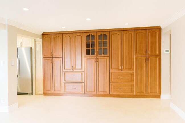 Building Photo - 1470 S Ocean Blvd