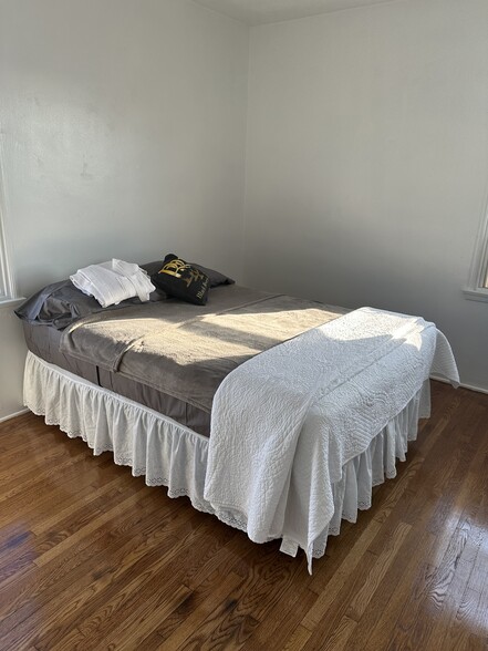 Queen/full size bed fits - 1444 S Ogden Dr
