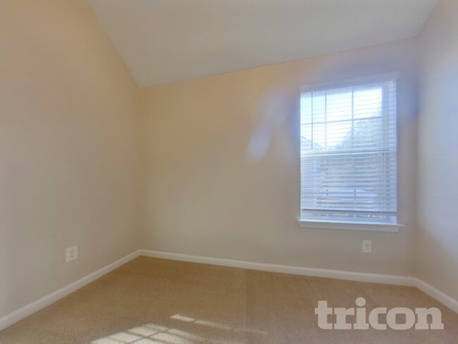 Building Photo - 138 Birchfield Way