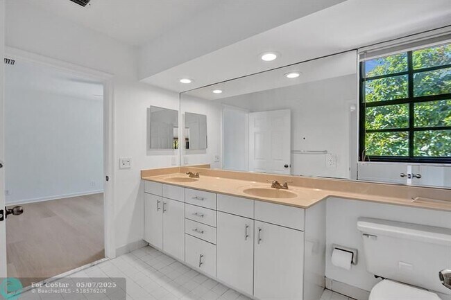 Building Photo - 2622 NW 49th St