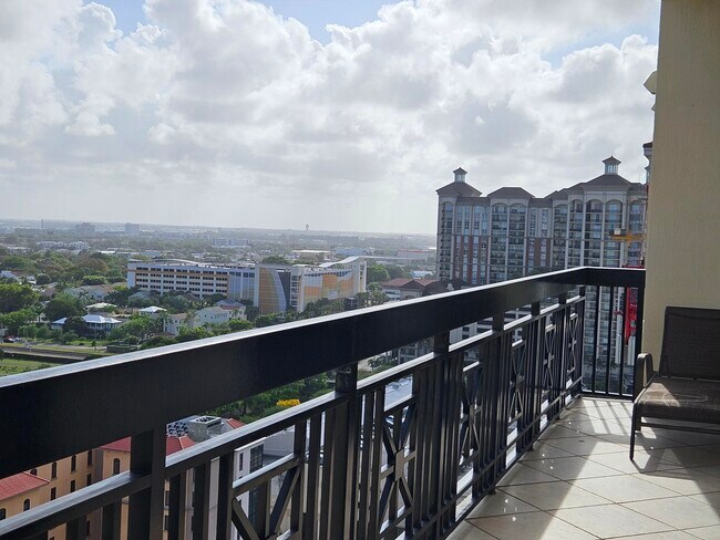 Building Photo - 801 S Olive Ave