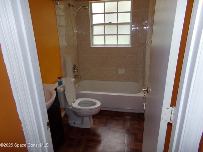 Building Photo - 310 Seahorse Cir SE