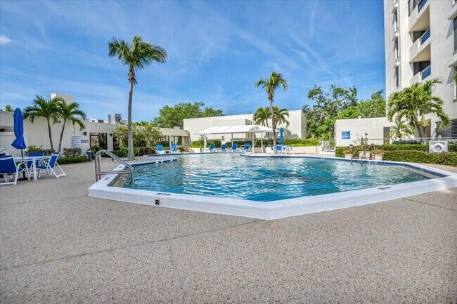 Building Photo - 2020 Harbourside Dr