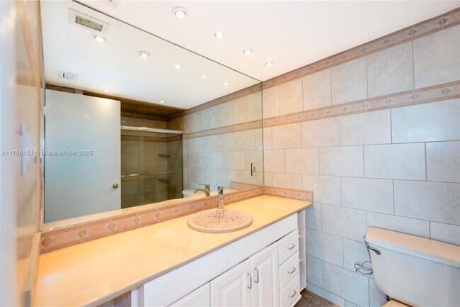 Building Photo - 18011 Biscayne Blvd