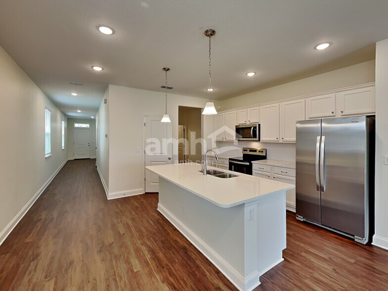 Building Photo - 621 Onate Cir