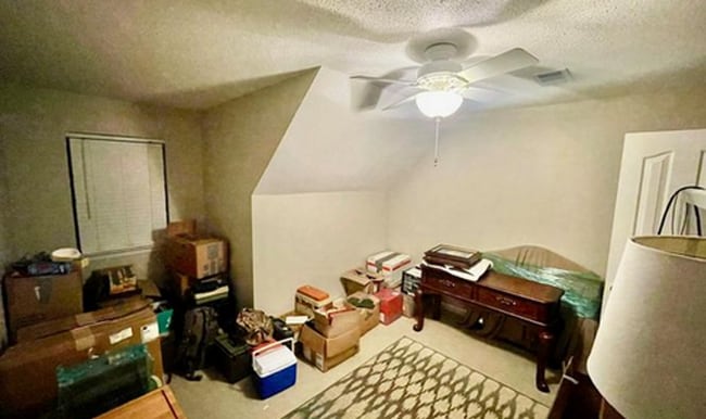 Building Photo - 3 Bed/2 Bath