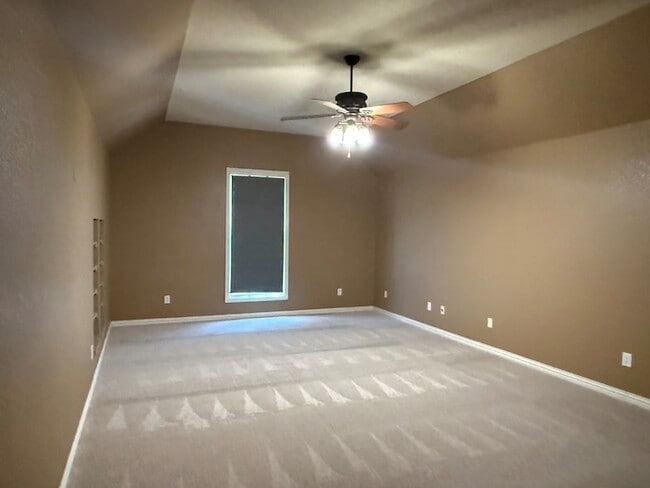 Building Photo - 2207 Canterbury Dr