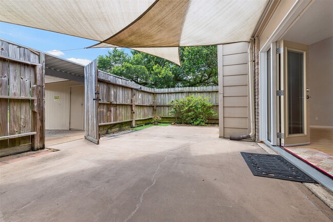 Building Photo - 6602 Montauk Dr