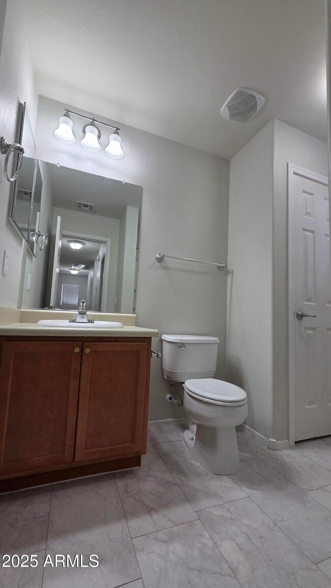 Building Photo - 2542 N Palo Verde Dr
