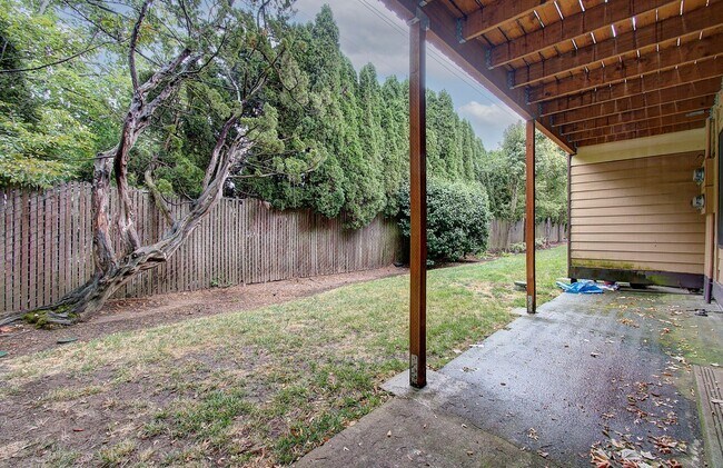 Building Photo - Cozy 2 bdrm 2 bath Condo - HALF OFF the 1s...