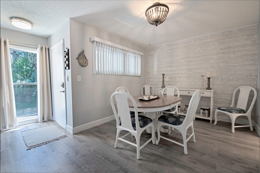 Building Photo - 6300 A1A S