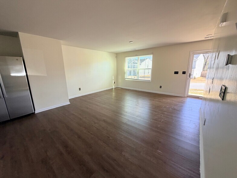 Building Photo - 3012 Blue Brook Ln