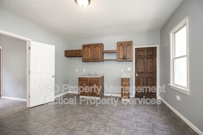 Building Photo - 3651 E 55th St